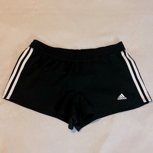 NWOT Women’s Adidas Climate Running Shorts Size Medium